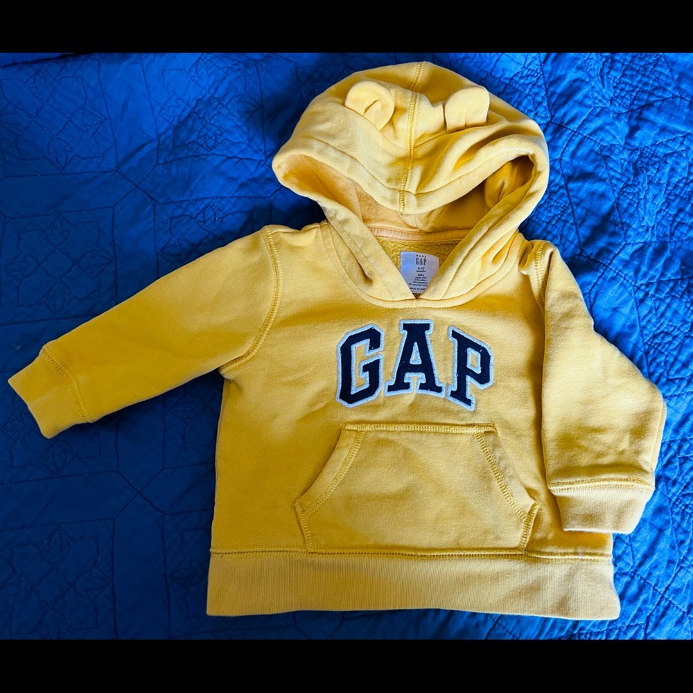 Gently use baby gap sweater size 6-12 months.